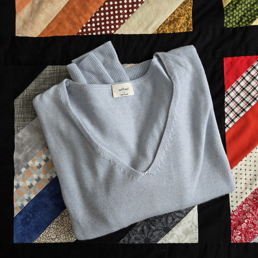 Wilfred Aritzia Cyprie V-Neck Sweater 100% Merino Wool Blue